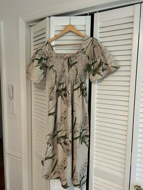 Lisa Says Gah Beige Floral Midi Dress with Green Leaves